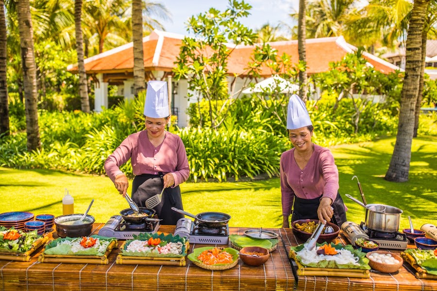 Chuyên nghiệp hóa đầu bếp - nâng tầm món ăn Việt